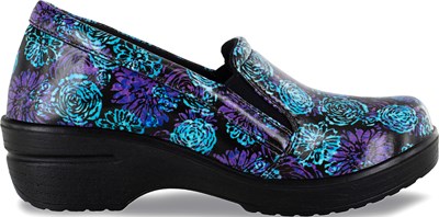 famous footwear womens clogs