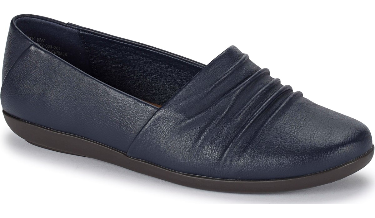 Baretraps Women's Piper Medium/Wide Slip On Shoe | Famous Footwear