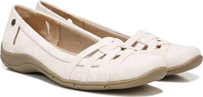 women's casual shoes in narrow widths