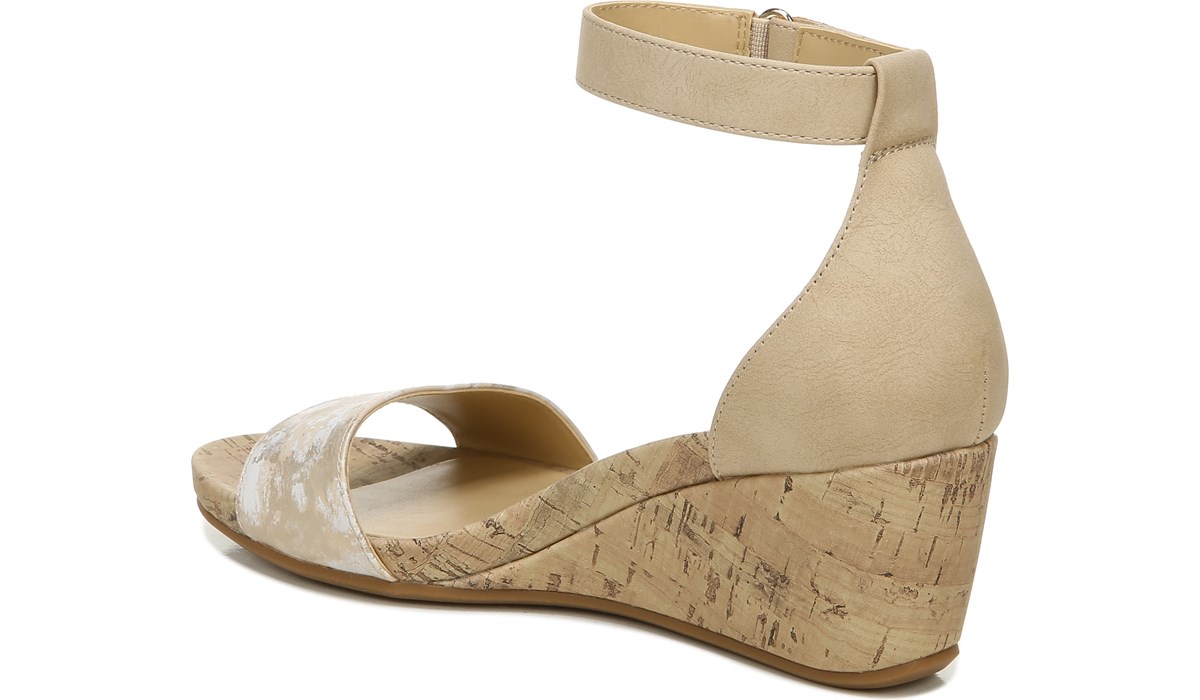 medium heel wedges