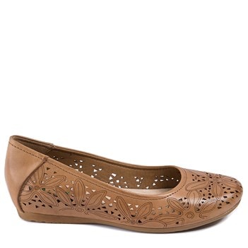 Baretraps Women's Mariah Medium/Wide Flat | Famous Footwear