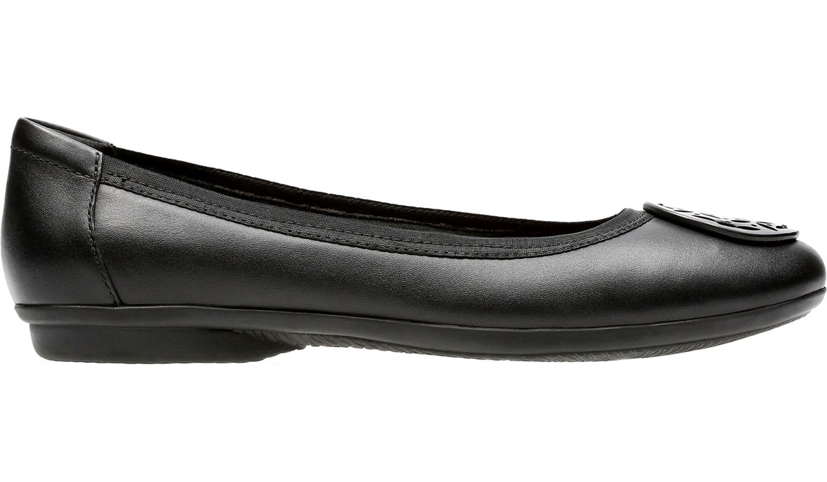 Clarks Women's Gracelin Lola Medium/Wide Flat Black, Flats, Famous Footwear