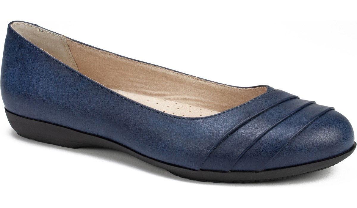 Cliffs by White Mountain Women's Clara Flat | Famous Footwear