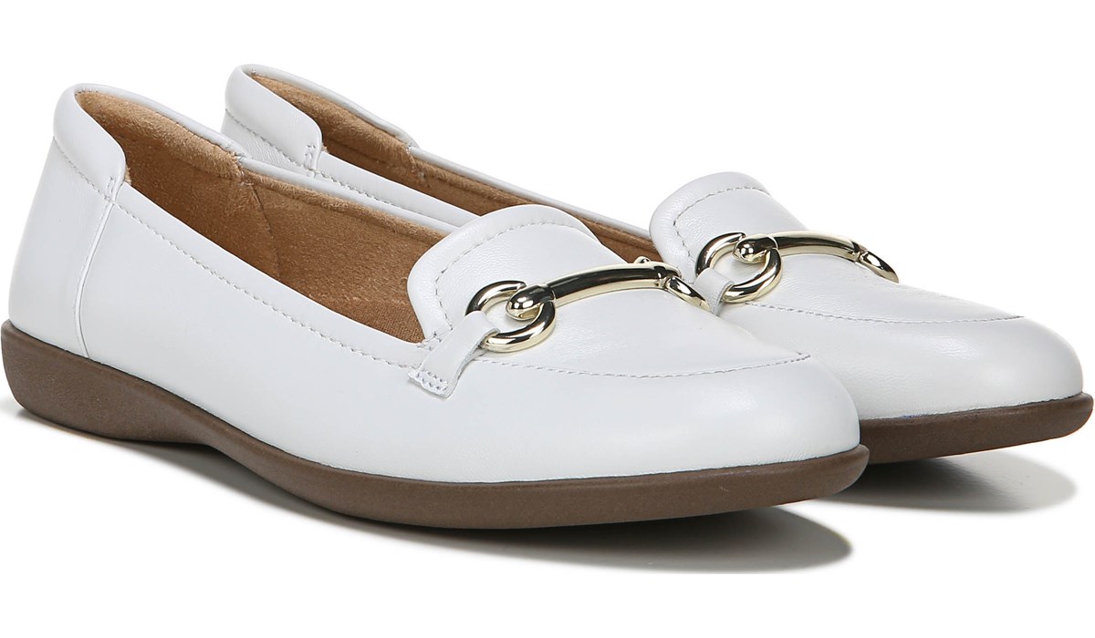 naturalizer flat shoes