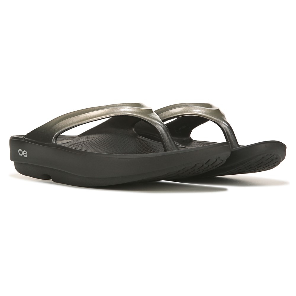 The Oofos Oolala Sandals Are Great for Foot Pain