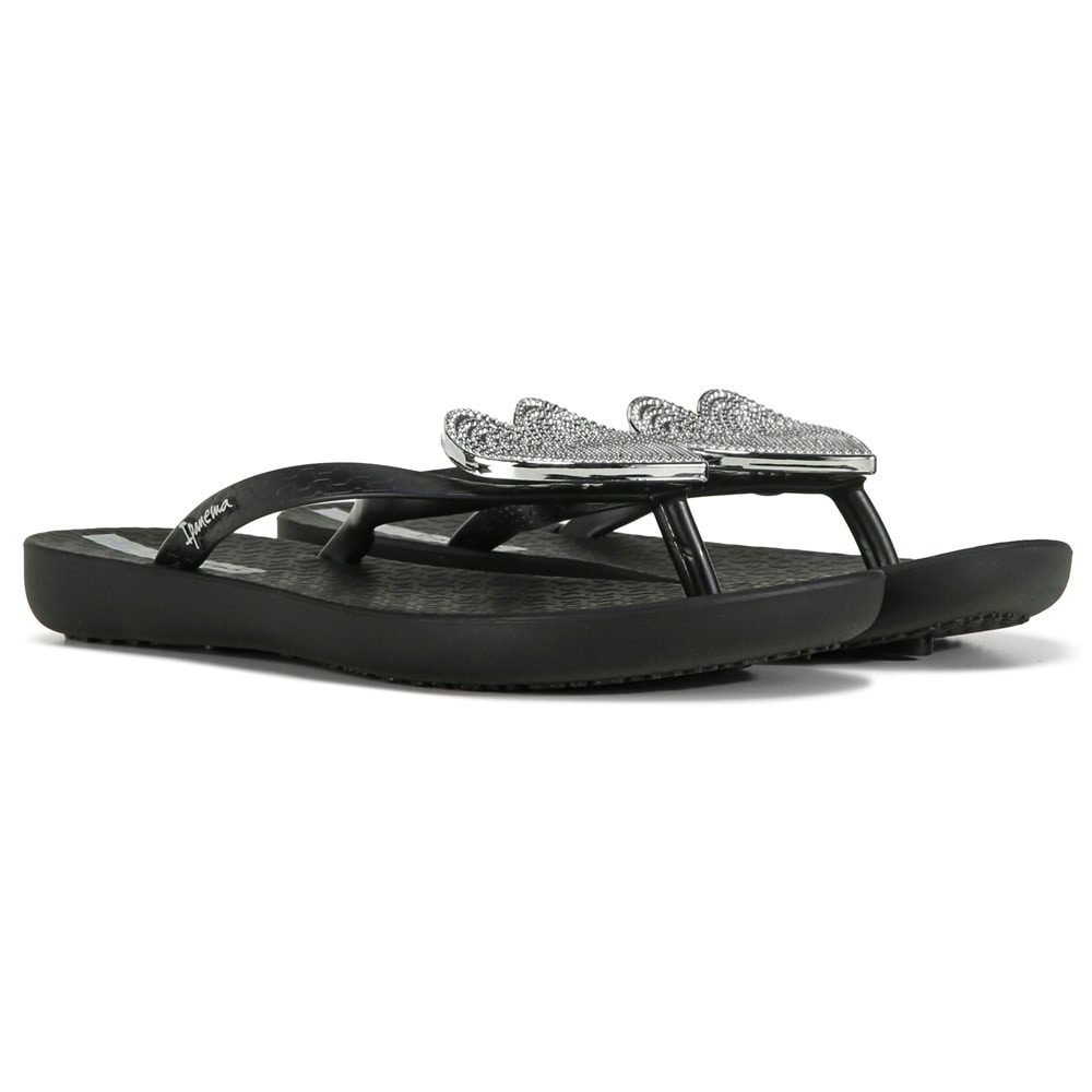 Famous footwear flip online flops