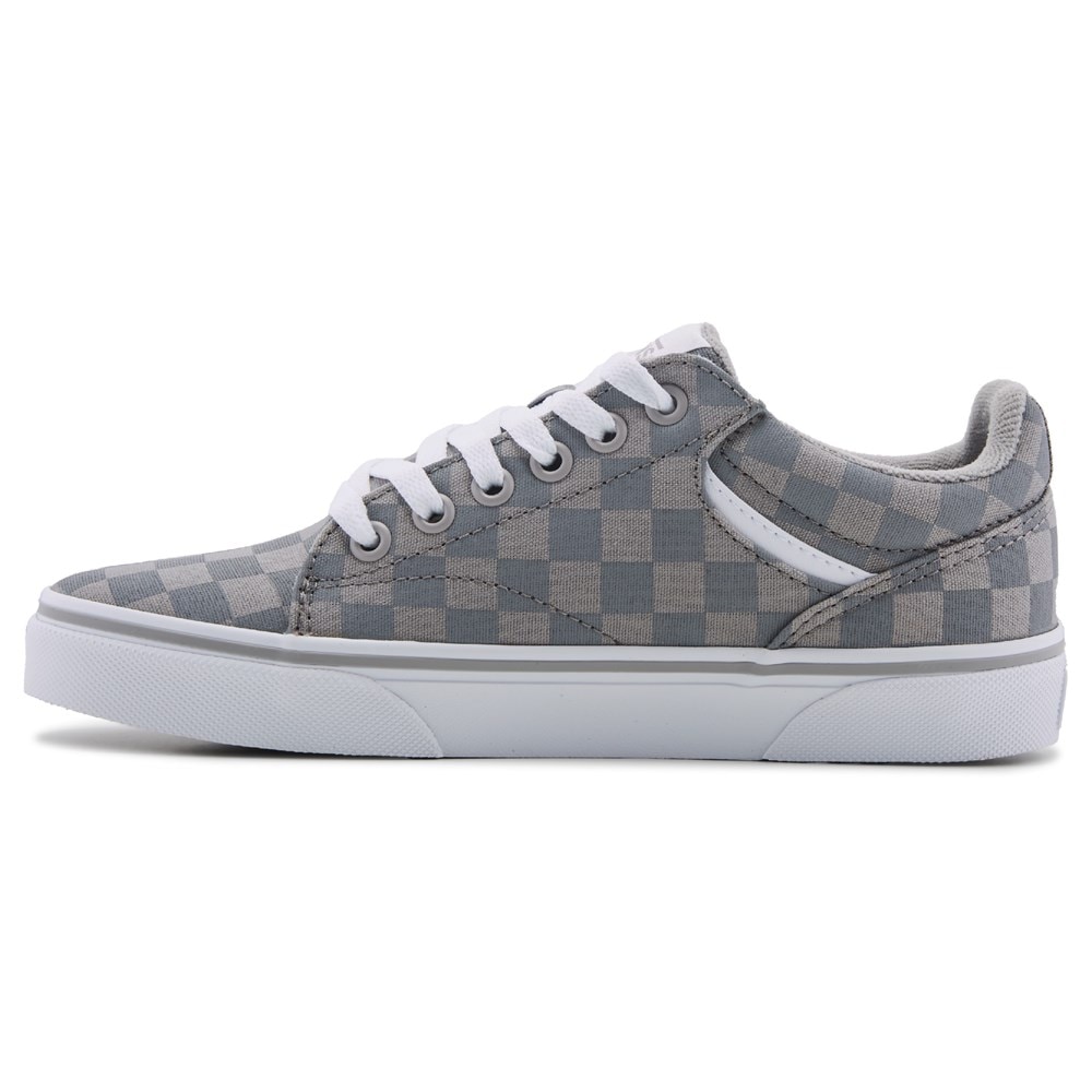 Vans offers seldan checkered women’s shoes