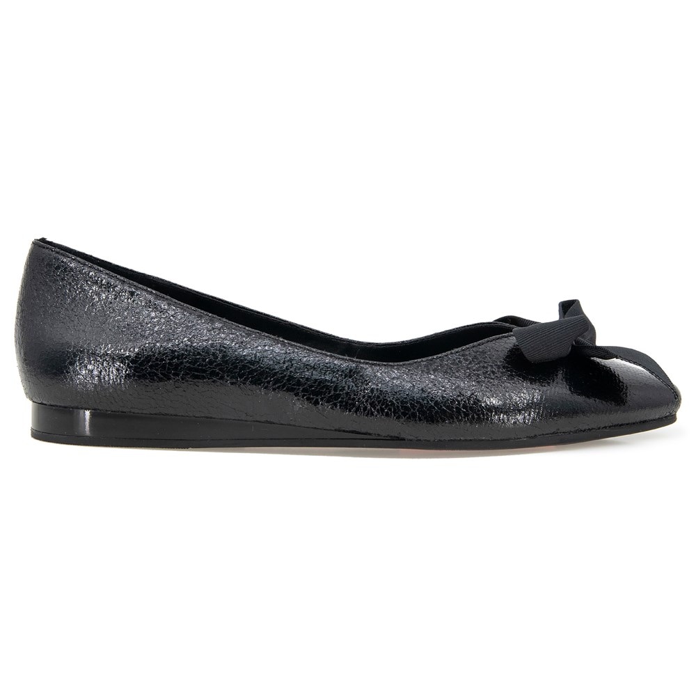 Kenneth Cole Reaction Lily Bow 8 Women s Black