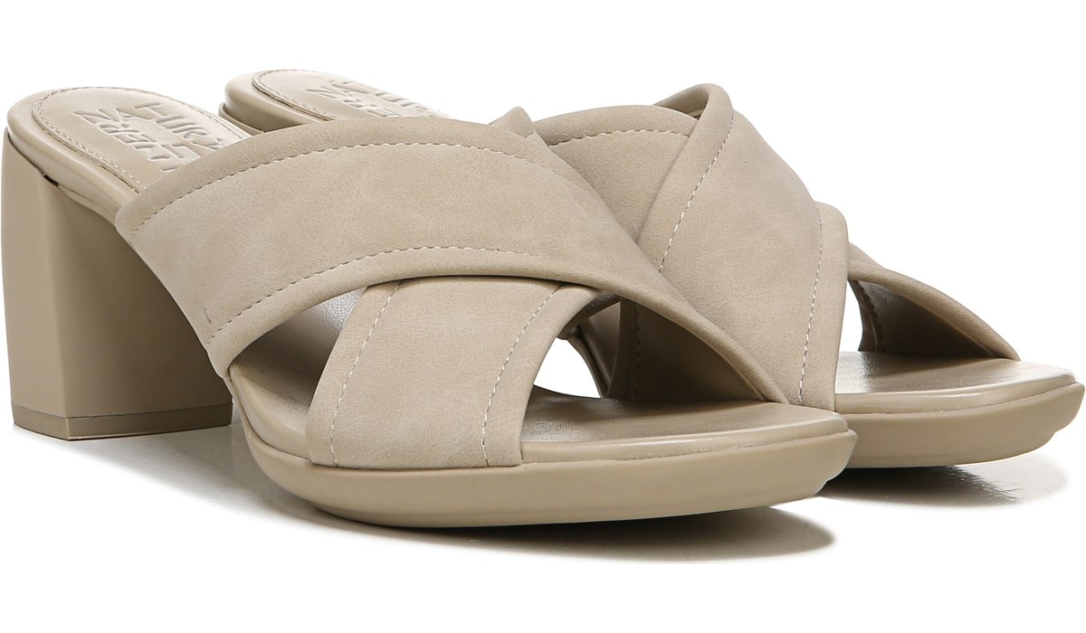 naturalizer wide sandals