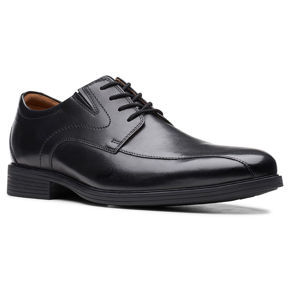 Famous footwear clarks shoes best sale