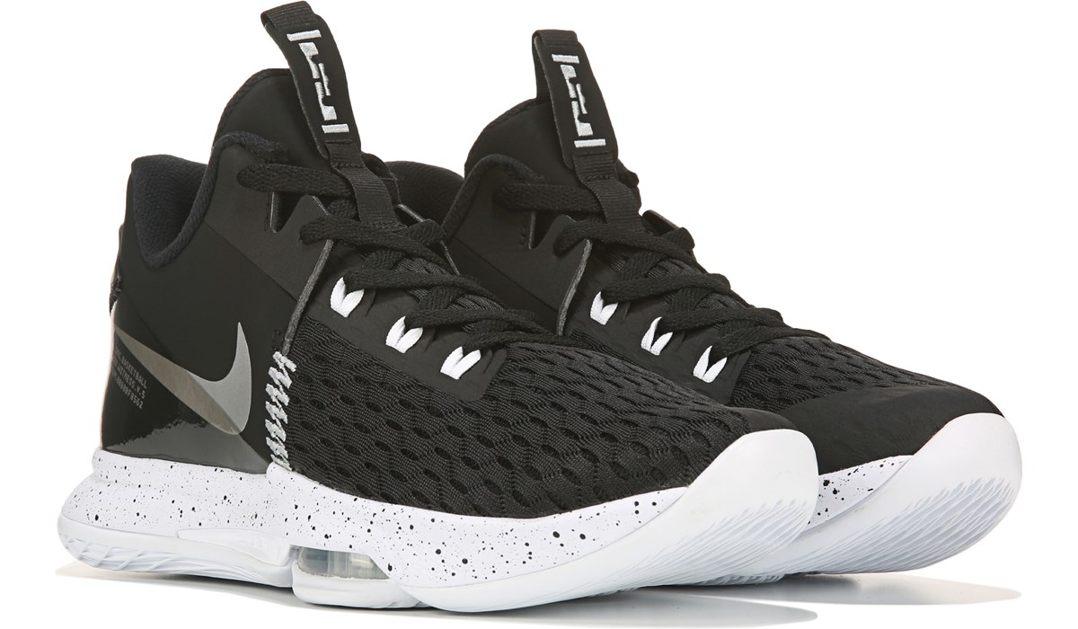 Nike Lebron Witness V Basketball Shoe 