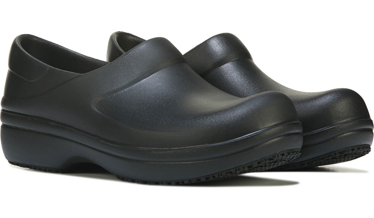 slip resistant croc shoes