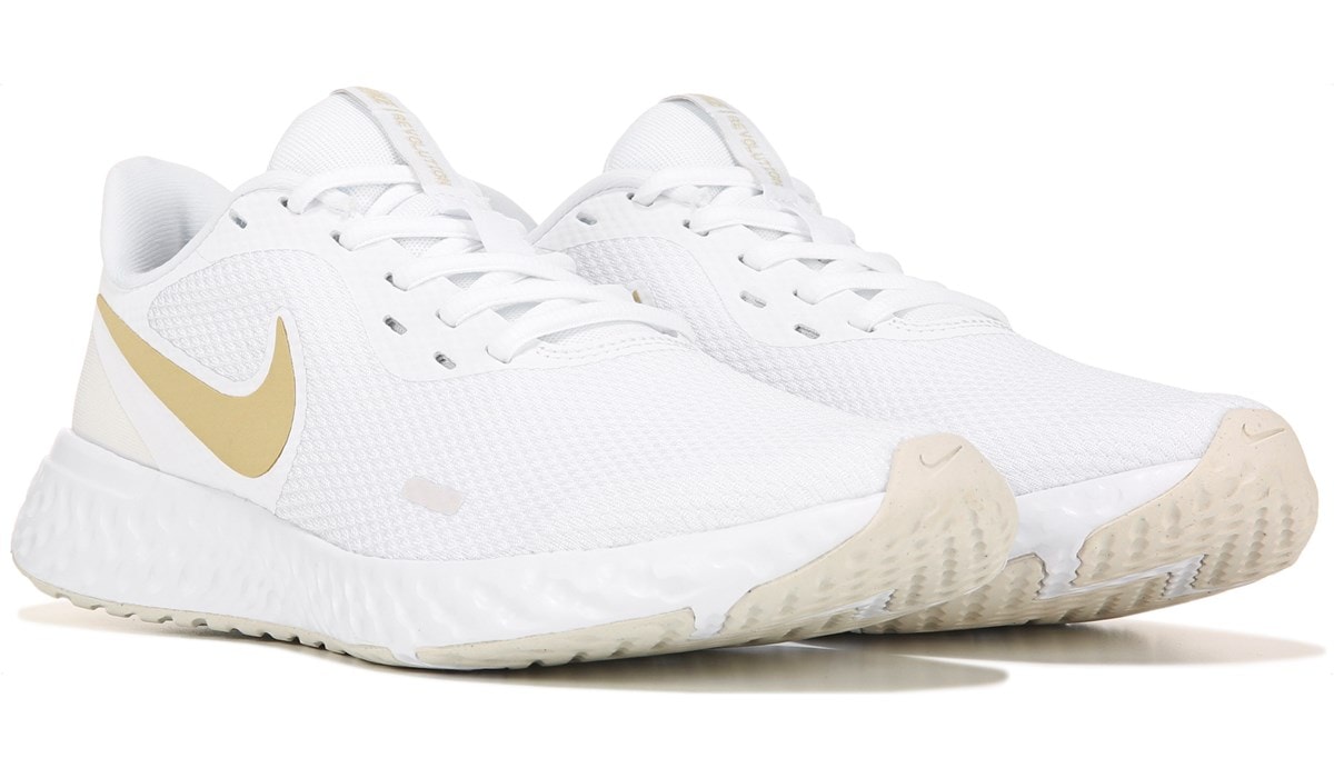 white and gold nike running shoes