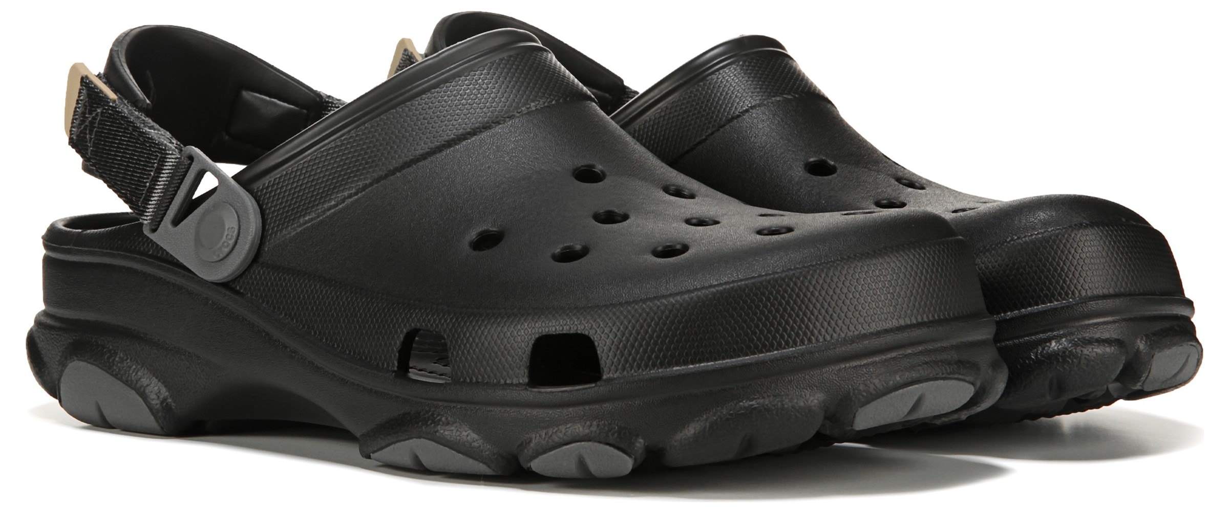 Does famous sales footwear have crocs